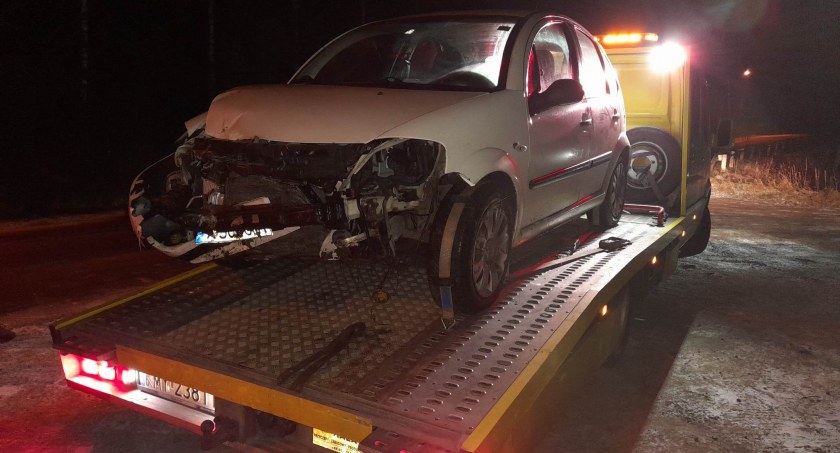 Wylądowała citroenem w rowie 