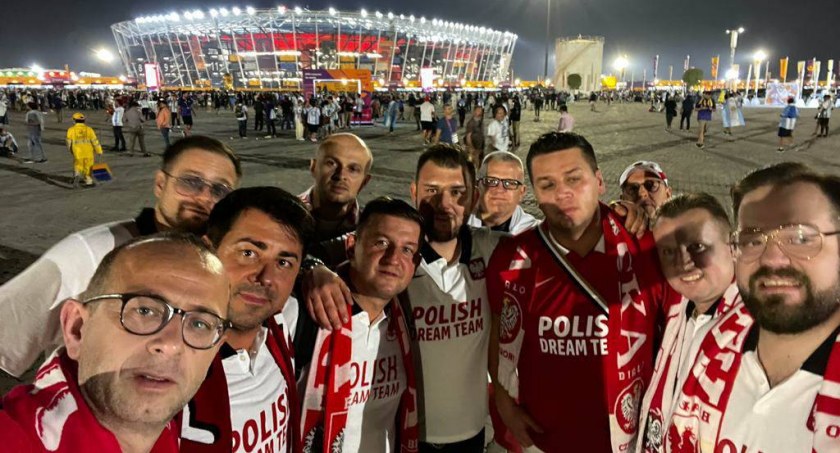 (VIDEO, FOTO) Pocztówka z Kataru, czyli mecz Polska-Argentyna okiem polskich kibiców 