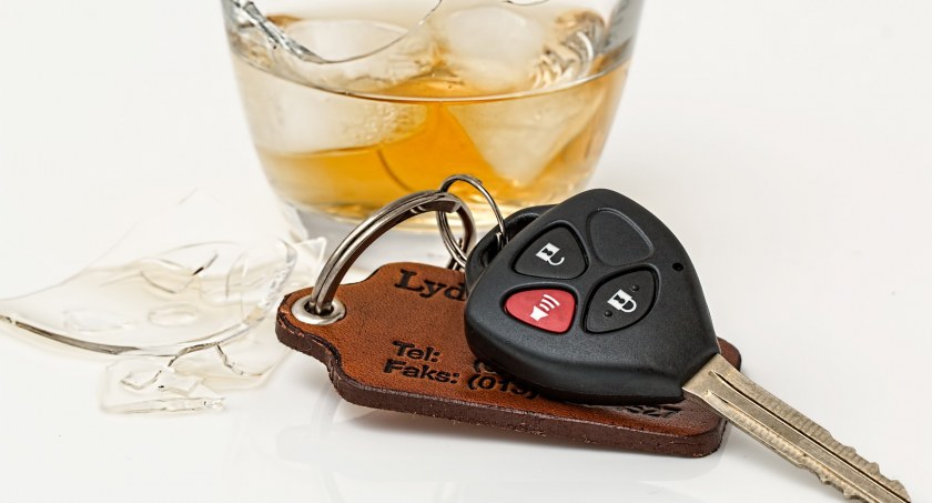 Miała ponad 2 promile alkoholu i jechała samochodem. Jeszcze go nie straci 