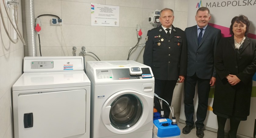 Druhowie dostali pralkę i suszarkę. Wszystko w trosce o ich... zdrowie  