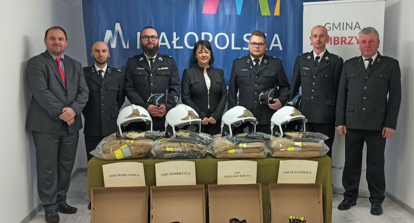 Gmina Zembrzyce: Strażacy dostali nowe mundury i buty