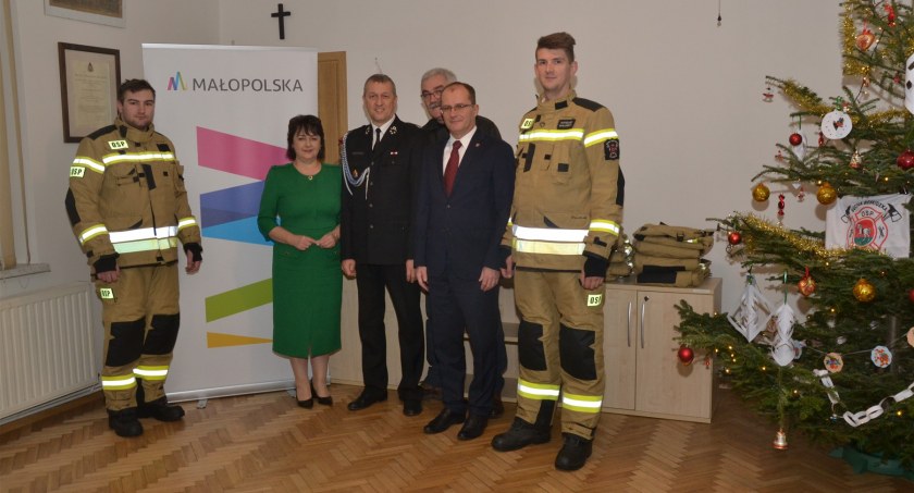 Sucha Beskidzka: Druhowie z nowym obuwiem i ubraniami 
