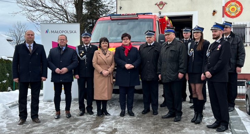 Naprawa: Uroczyste przekazanie nowego samochodu 