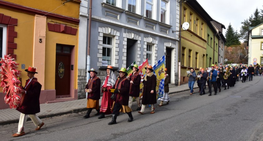 Maków Podhalański: Z kolędą na ustach Orszak szedł przez miasto 