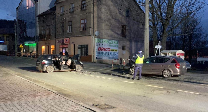 Sucha Beskidzka: Trzy osoby ranne w wypadku samochodowym