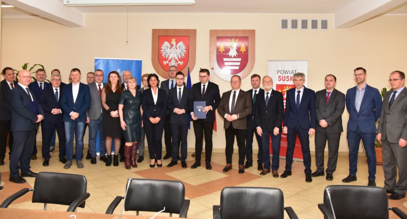 Biuro paszportowe w Suchej Beskidzkiej otwarte! (video)