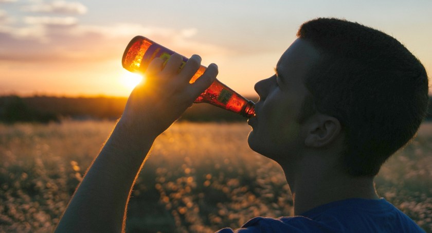 Maków Podhalański: Picie alkoholu w miejscach publicznych stało się dużym problemem 
