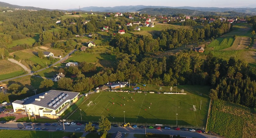 Powiatowe stadiony. Unia Naprawa