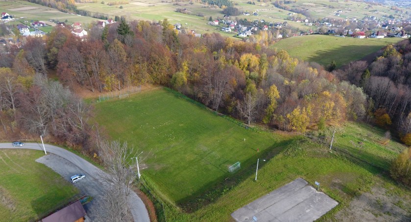 Powiatowe stadiony. Toporzysko