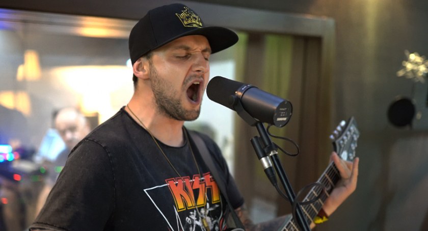 Adrian Listwan: W moim życiu hard rock i metal zajmują ważne miejsce i moja debiutancka płyta to pokaże