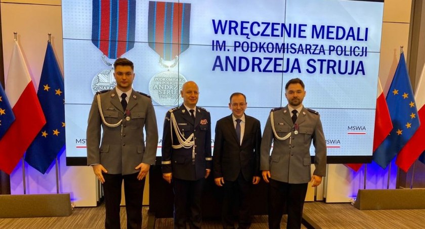 Sierżant Paweł Pindel wyróżniony za bohaterską postawę i uratowanie życia dwóm osobom