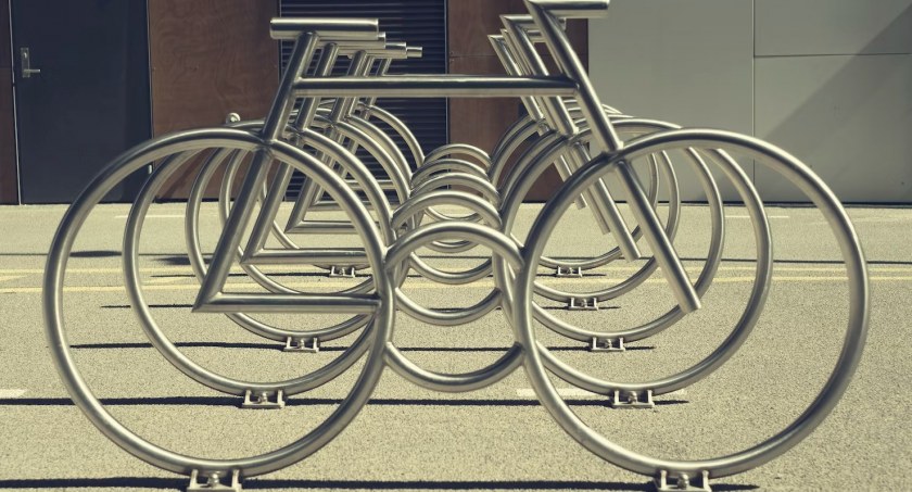 Stojaki rowerowe - niezbędny element infrastruktury miejskiej