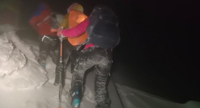 Sześciu turystów ma problem z zejściem z Babiej Góry (video)