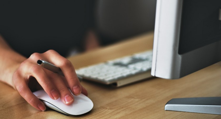 Bezpieczeństwo i higiena pracy w języku angielskim – skuteczne szkolenia dla pracowników administracyjno-biurowych