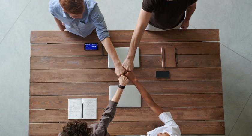 Różnice między pracą koordynatora a project managera – to trzeba wiedzieć, gdy poszukuje się pracy