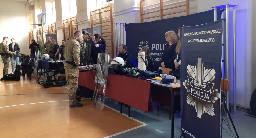 Młodzież była zafascynowana. Pokazy służb mundurowych strzałem w dziesiątkę