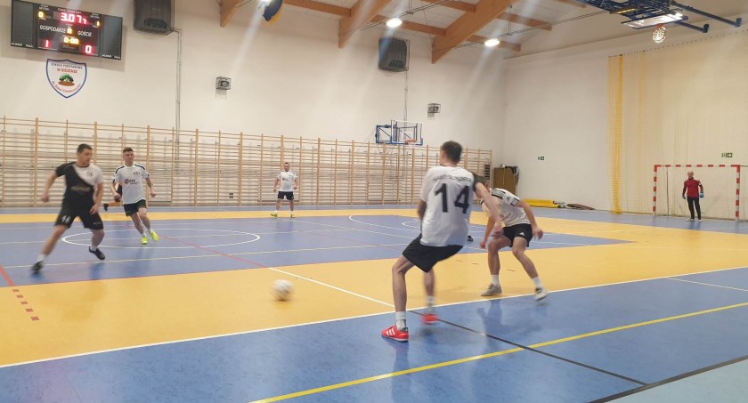 Zagrali tylko nieliczni. Zielona murawa wzywa 