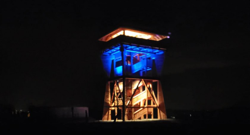 Jordanów pamięta. Iluminacja wieży na Hajdówce nie mogła być inna 