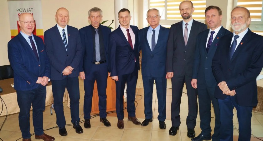 Pożegnanie Dyrektora Powiatowego Urzędu Pracy w Suchej Beskidzkiej