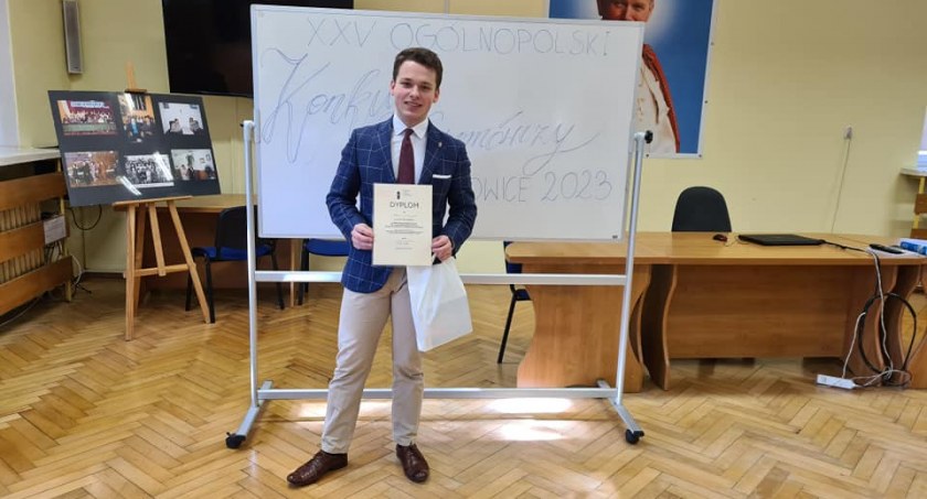 Karol Starowicz z suskiego LO w finale XXV Ogólnopolskiego Konkursu Krasomówczego im. Wojciecha Korfantego