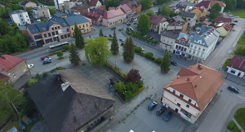 Trzy firmy złożyły oferty na renowację rynku w Suchej Beskidzkiej 