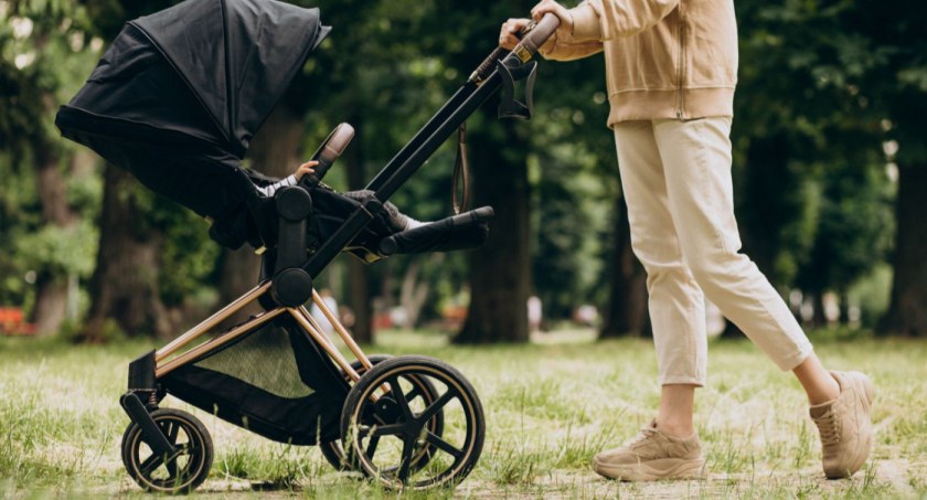 Jaki wózek spacerowy będzie najlepszy? Jak powinien być wyposażony?