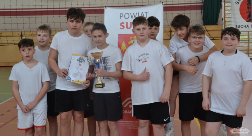 Sześć meczów i sześć tie-breaków. Uczniowie z Juszczyna wygrywają w szalonym, nieoczywistym turnieju