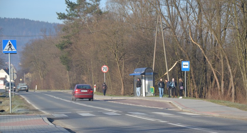 Budzów: Pytania o zatokę przystankową 