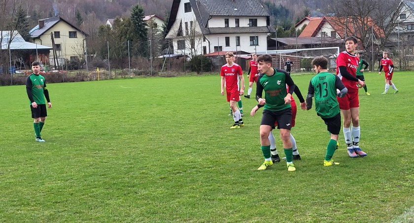 B-KLASA: Grom jak Czechy. Udany debiut Kuliga, udana pogoń Świtu Osielec