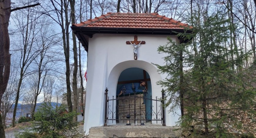 Maków: Odnowiono zabytkową kapliczkę 