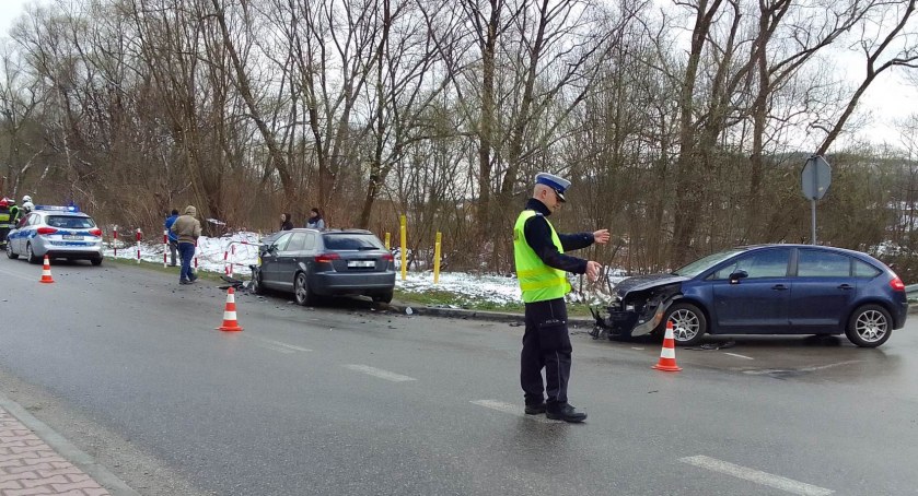 Sucha Beskidzka: Jedna kolizja, a trzy auta mocno uszkodzone 
