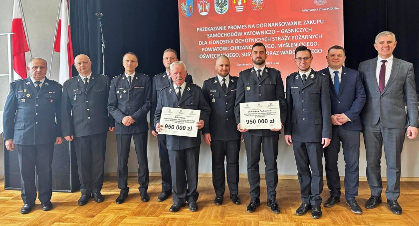  Druhowie z powiatu suskiego odebrali promesy na zakup nowych wozów