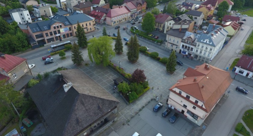 Sucha Beskidzka: Umowa na rewitalizację rynku podpisana!
