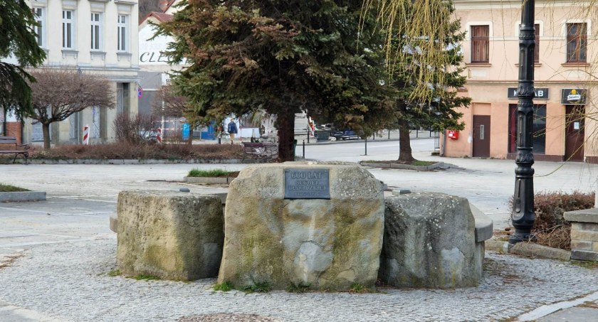 Z suskiej fontanny zniknął koń herbowy (Aktualizacja)