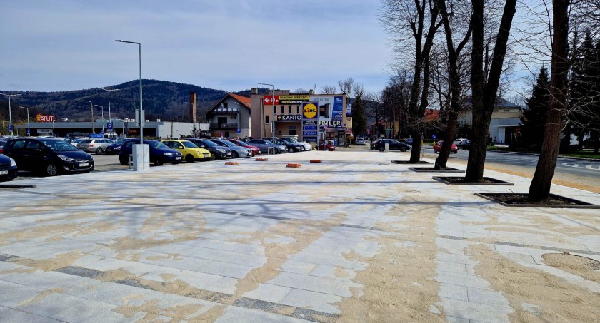 Otoczenie wokół centrum handlowego Atut wciąż się zmienia. Brakuje jeszcze jednej rzeczy!  