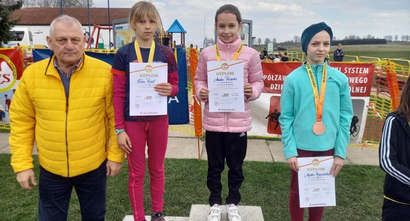 Amelia Piasecka ze złotym, Weronika Socha i Maciej Kuźma z brązowymi medalami