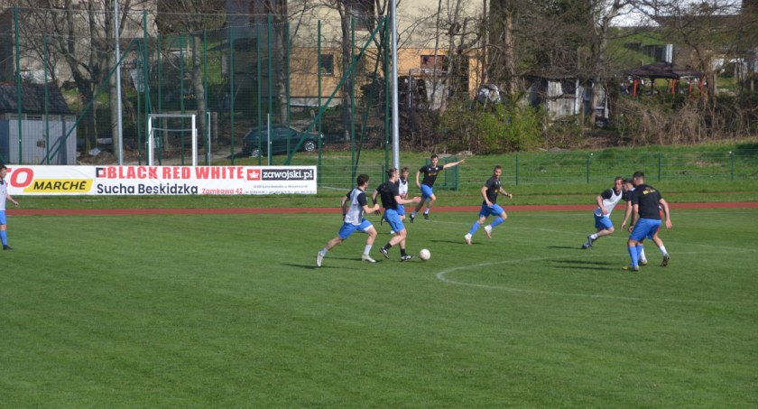 LIGA OKRĘGOWA OŚWIĘCIMSKA: W Suchej miał być mecz, był trening. Naroże wywozi punkt z Targanic