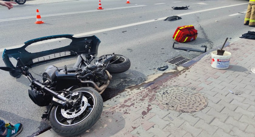Białka, zderzenie osobówki z motocyklem
