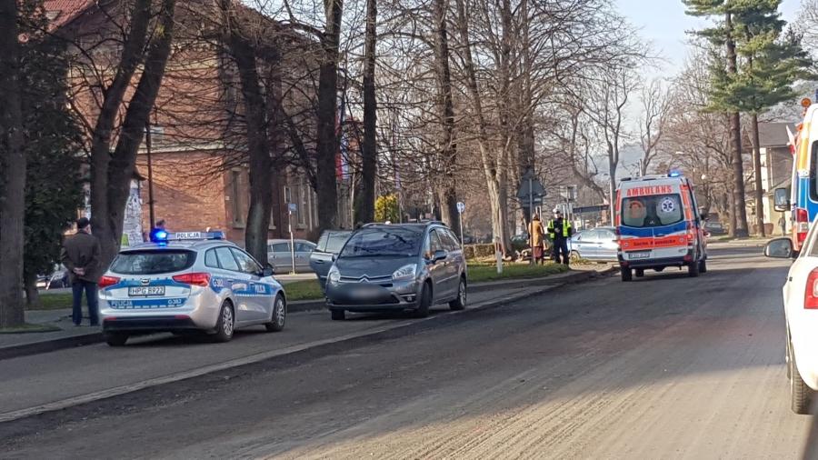 Wpadła pod koła, na szczęście przeżyła