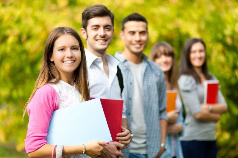 NOWE KURSY W „SUNNY SCHOOL”  Czy warto uczyć się języków obcych?