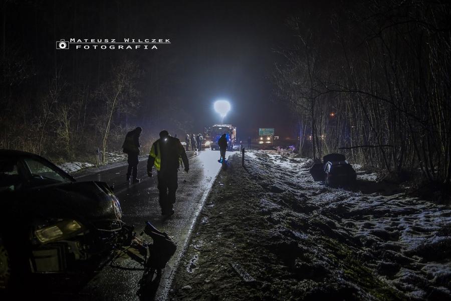 Wypadek w Zembrzycach. Dwie osoby w szpitalu