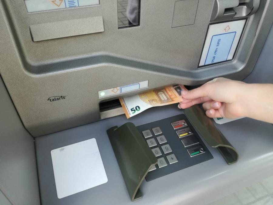 Bank w Suchej Beskidzkiej uruchomił wypłatę EURO w bankomacie