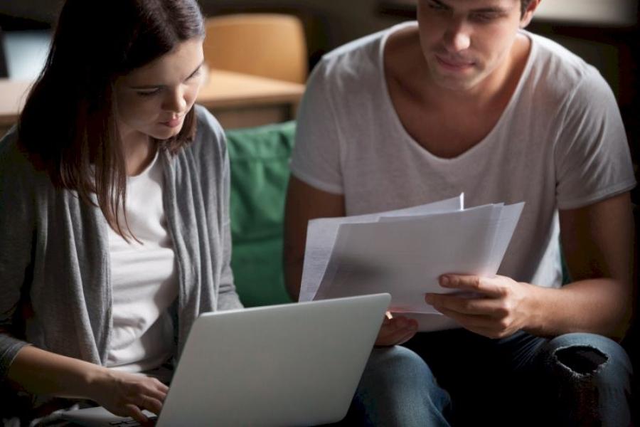 Na co zwracać uwagę szukając pożyczki online?