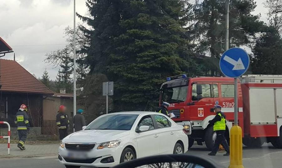 Piesza pod kołami samochodu