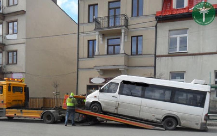 Zatrważający stan techniczny busa