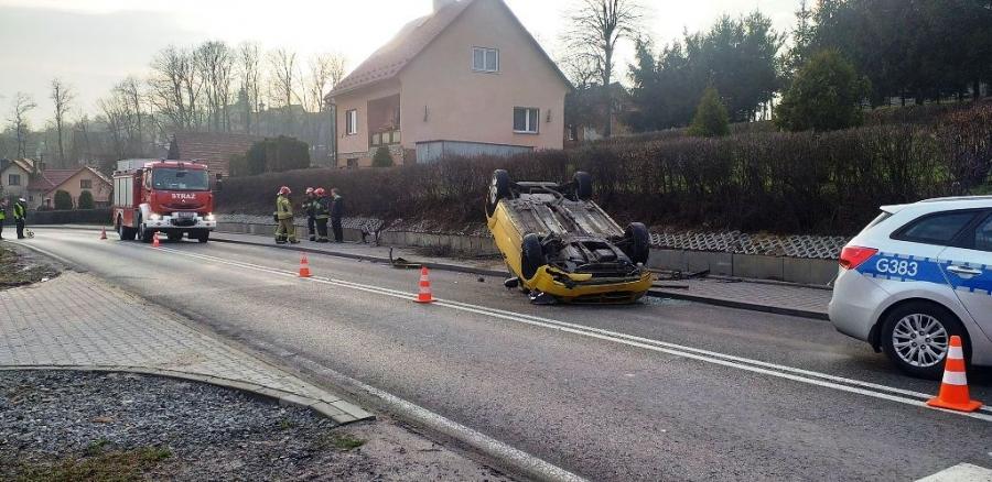 Samochód dachował, 10-latek w szpitalu