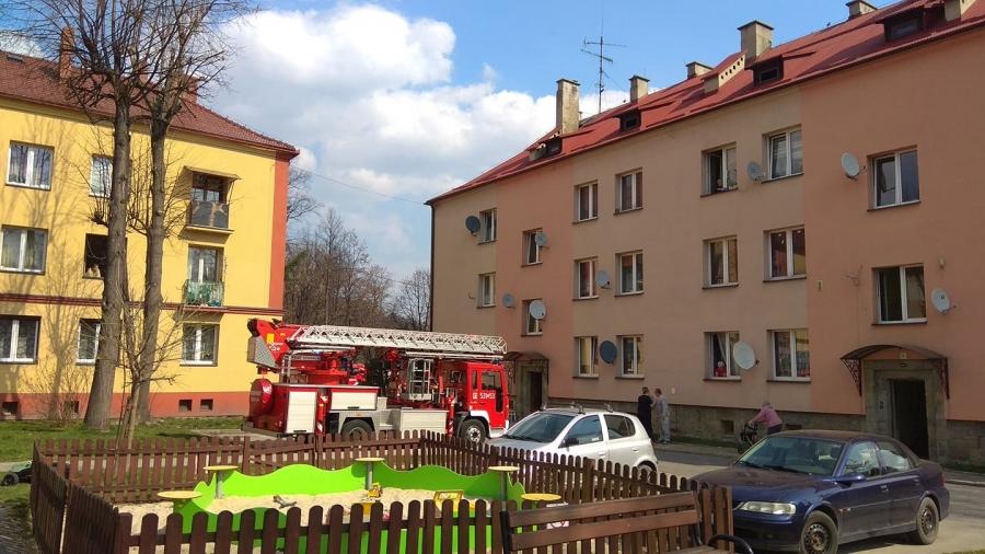 Strażacy uratowali blok przed spaleniem