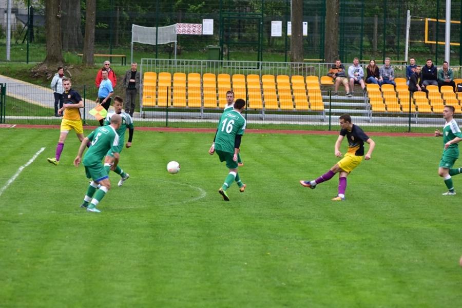 Piłkarski weekend: Kmiecik razy dwa, piątka Jałowca, Żuraw dobrze tylko zaczął, Garbarz na remis