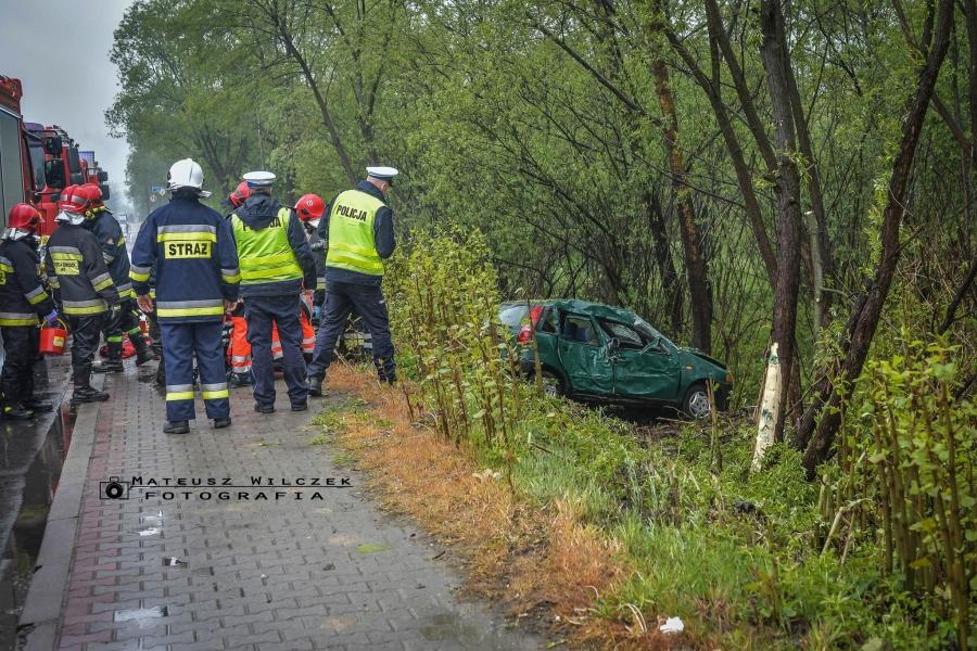 Osobówka „wypadła” z drogi