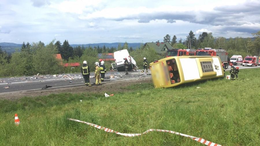 Poważny wypadek na zakopiance. Jedna osoba nie żyje